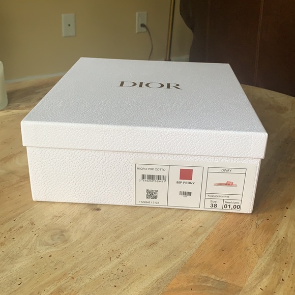 DIOR Gift/Shoe Box w/Silk paper - Medium - Picture 2 of 7